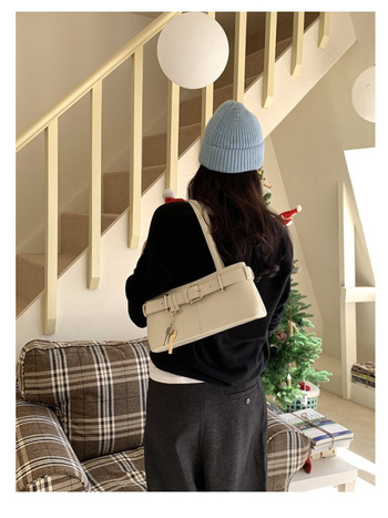 Válltáska, PU anyag, street-trend stílus, vízszintes négyszögletes forma, mágneses zár, cipzáras zseb