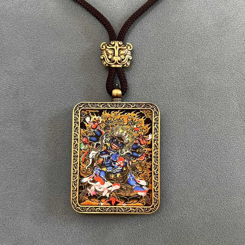 Pandant Thangka cu Zeul Bogăției al Căilor Cinci — design tibetan, aliaj, motive: constelații/geometrii/animale/zodii/litere, placare electrolitică, origine Hebei, lansare primăvara 2023