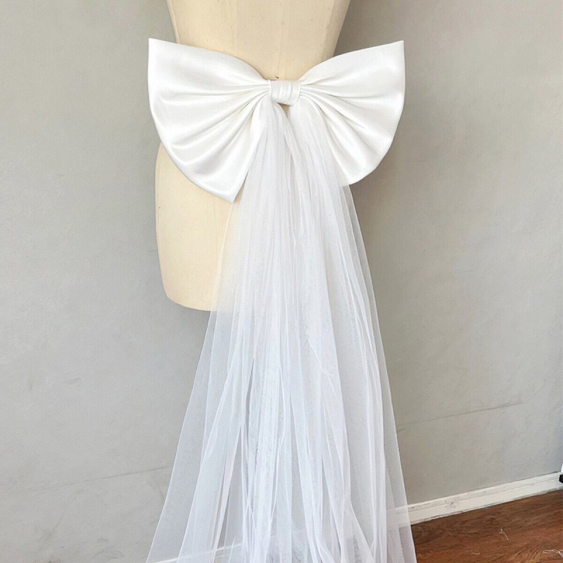 Accesorii pentru rochie de seară: detaliu spate din tul cu plasă, nasture cu funda, fir, cod 256111, primăvara 2025, versatil