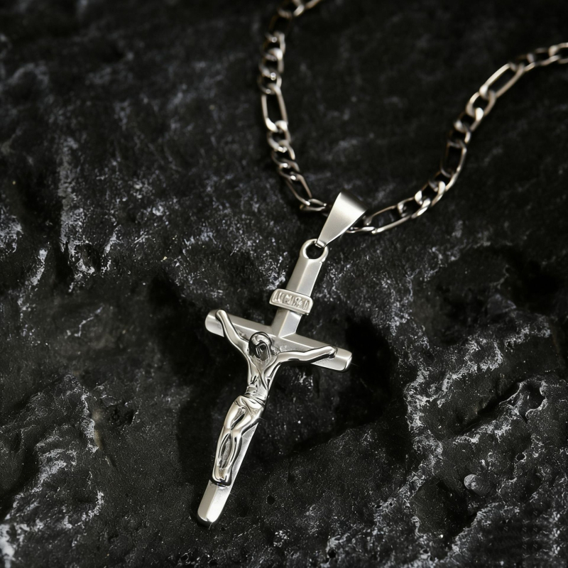 Colier cu pandantiv încrucișat — stil unisex, formă geometrică; Material: Fier; Material pandantiv: Cupru; Lanț: Figaro; Greutate: 14 g