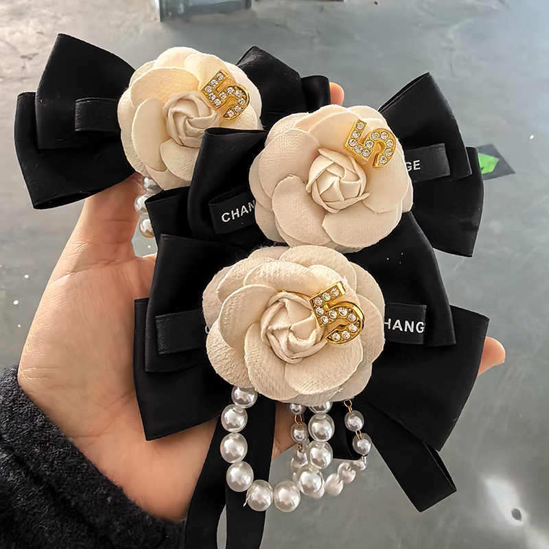 Broš Camellia s perlom za ovratnik – Unisex, Jednostavan modern stil, Oblik cvijeta, Jesensko 2025 izdanje