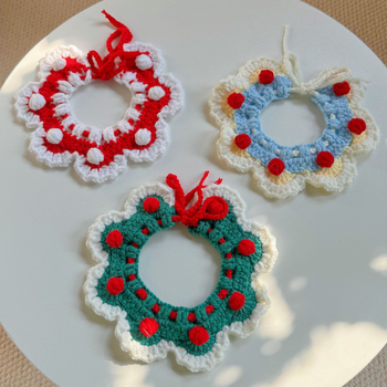 Adīts suņu un kaķu šall-bib, karikatūras raksts, vilna, roku adījums, izšūšana, četras sezonas