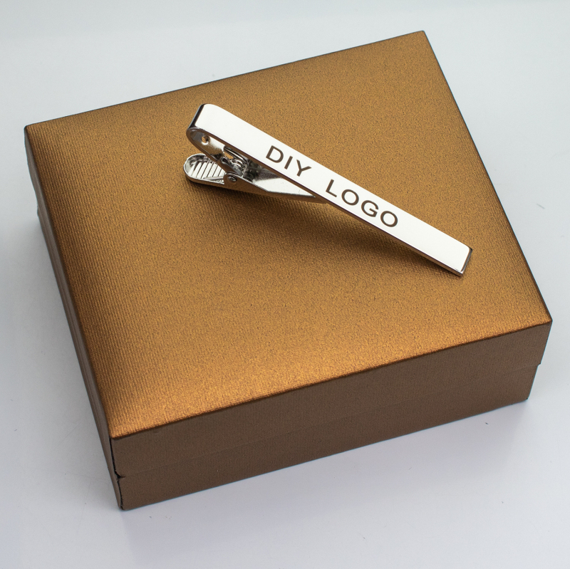 Clip de cravată personalizat, oțel titan cu placare 18K aur, cap plat, model geometric