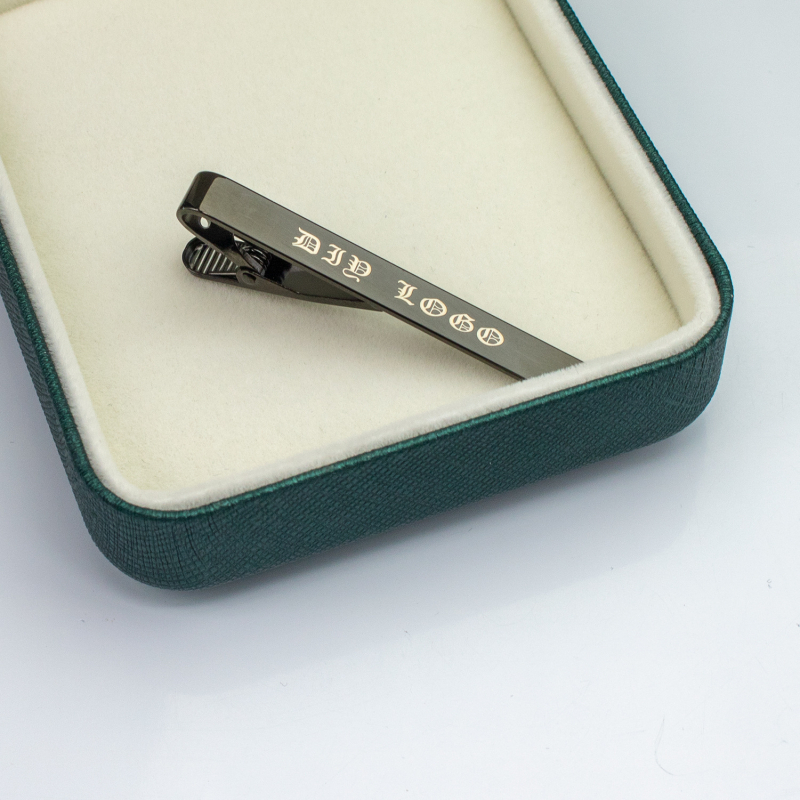 Clip de cravată personalizat, oțel titan cu placare 18K aur, cap plat, model geometric