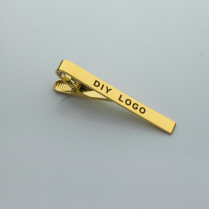 Clip de cravată personalizat, oțel titan cu placare 18K aur, cap plat, model geometric