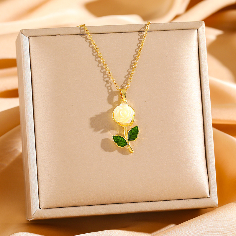 Titánacél rózsa – teljes gyémántos nyaklánc, elegáns virágmedál, vékony lánccal