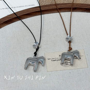 Póni medálos nyaklánc, kézzel készített, kevert anyagok, ötvözet medállal, szabályos lánccal, nőknek