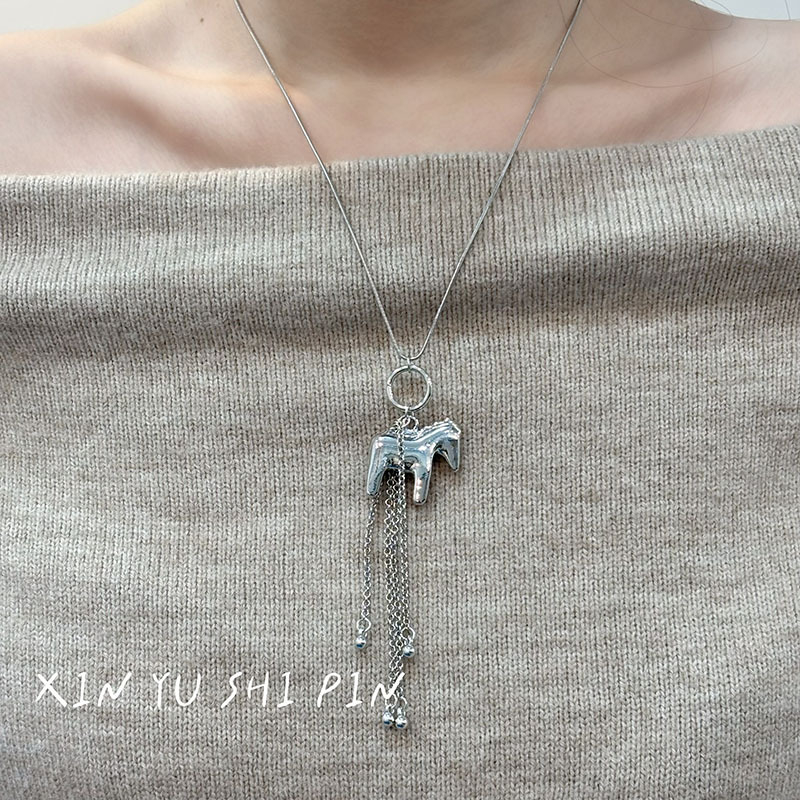 Póni medálos nyaklánc, kézzel készített, kevert anyagok, ötvözet medállal, szabályos lánccal, nőknek