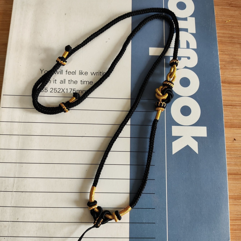 Nyaklánc elasztikus zsinórral záródó | férfiaknak | hivatalos magánmárka | egyrétegű