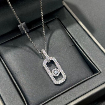 Ováls geometriai alakú nyaklánc, gyémánt pavé bevonattal, réz medál és lánc, kulcscsont-szabású lánc, hossza 71–80 cm