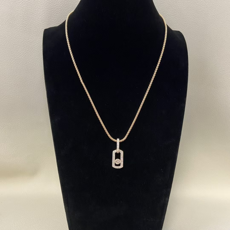 Ováls geometriai alakú nyaklánc, gyémánt pavé bevonattal, réz medál és lánc, kulcscsont-szabású lánc, hossza 71–80 cm