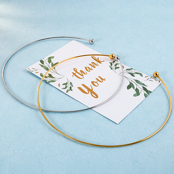 Geometriai nyaklánc rozsdamentes acélból, C-alakú forma, nőknek, márka vidi-katur, őszi 2023