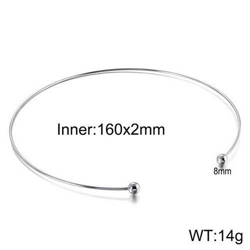 Geometriai nyaklánc rozsdamentes acélból, C-alakú forma, nőknek, márka vidi-katur, őszi 2023