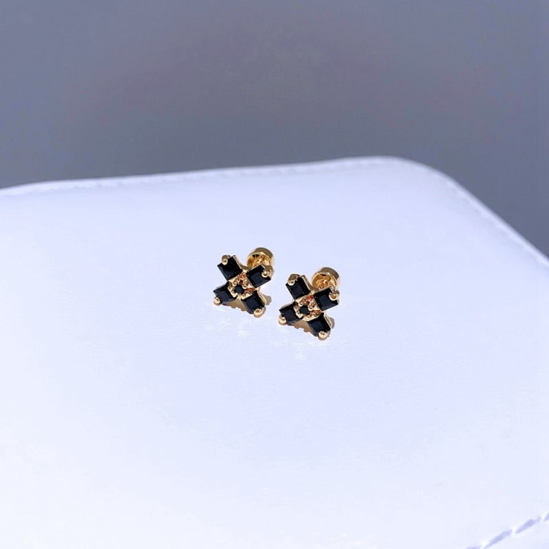 Naušnice – zvjezdastog oblika, s dijamantima, od titan čelika