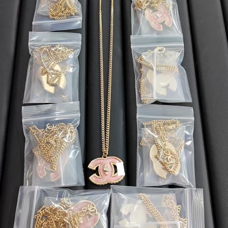 Réz fülbevalók elektroplatált bevonattal, geometriai forma betűkkel/számokkal, nőknek