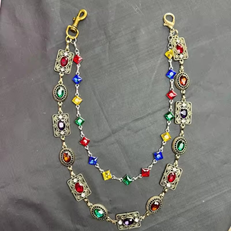 Deréklánc etnikus stílussal; fémötvözet; elegáns dizájn; tavasz 2025.