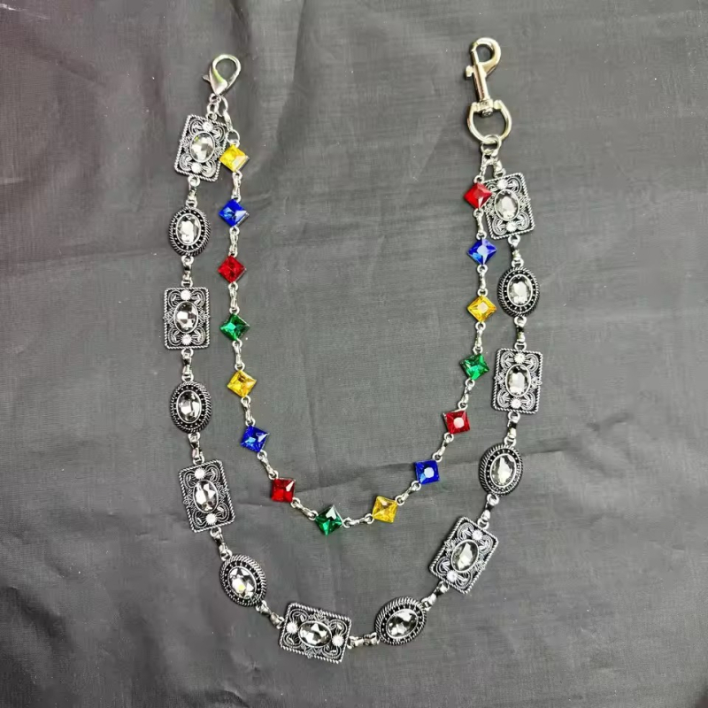 Deréklánc etnikus stílussal; fémötvözet; elegáns dizájn; tavasz 2025.