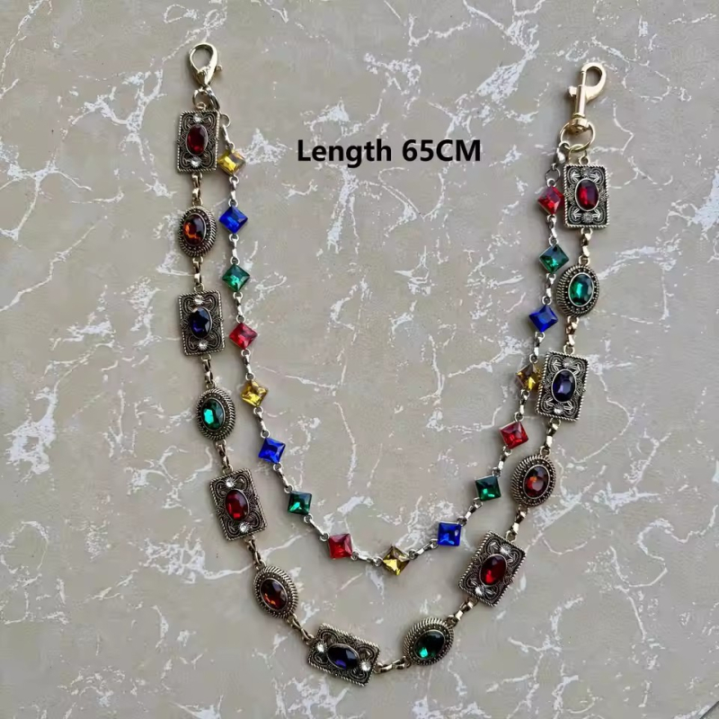 Deréklánc etnikus stílussal; fémötvözet; elegáns dizájn; tavasz 2025.