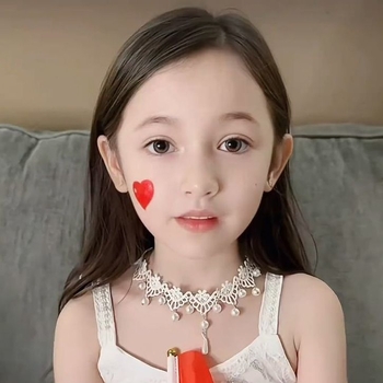 Mesterséges gyöngyökből készült nyaklánc, csipkés rész, csepp alakú kivitel, édes stílus, 2024 ősz