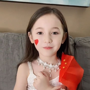 Mesterséges gyöngyökből készült nyaklánc, csipkés rész, csepp alakú kivitel, édes stílus, 2024 ősz