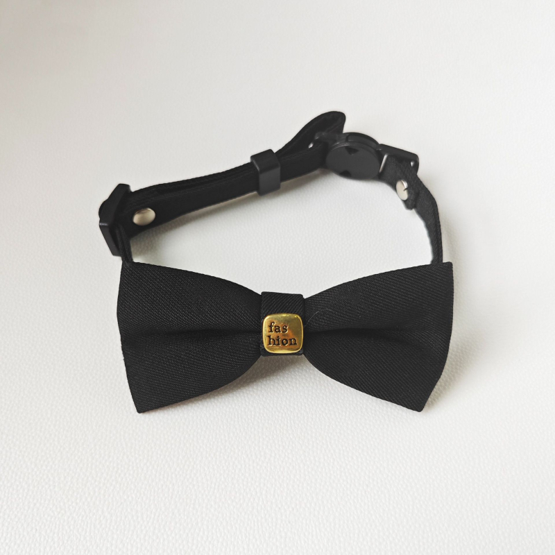 Каишка за котки и кучета с папийонка — карикатурен модел, полиестер, универсална за всички породи, всесезонна, британски стил