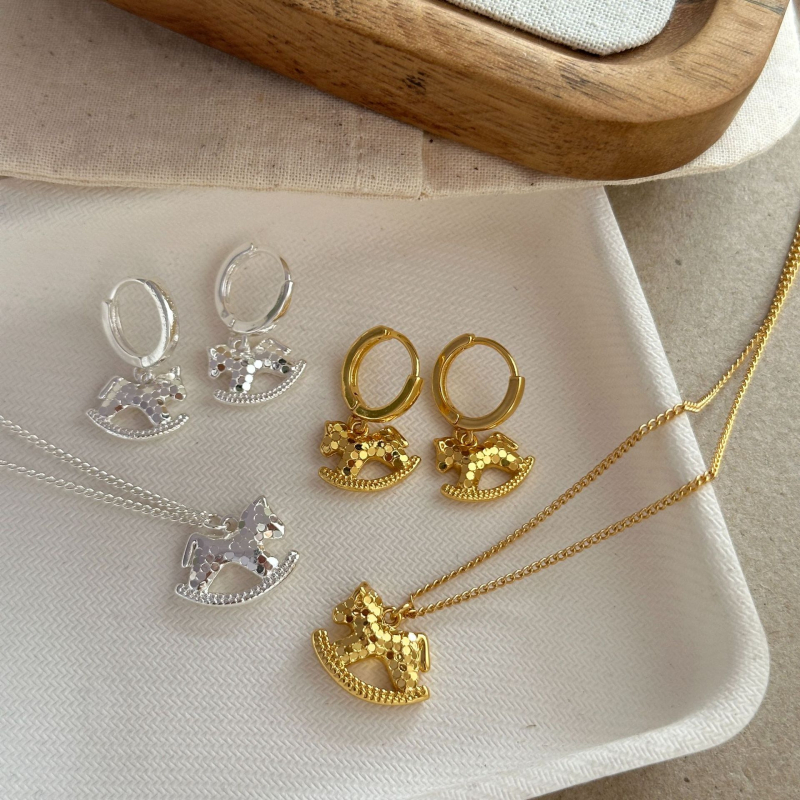 Ogrlica s privjeskom u obliku konja, bakrena, lanac tipa Flash bead chain, lagani luksuzni stil