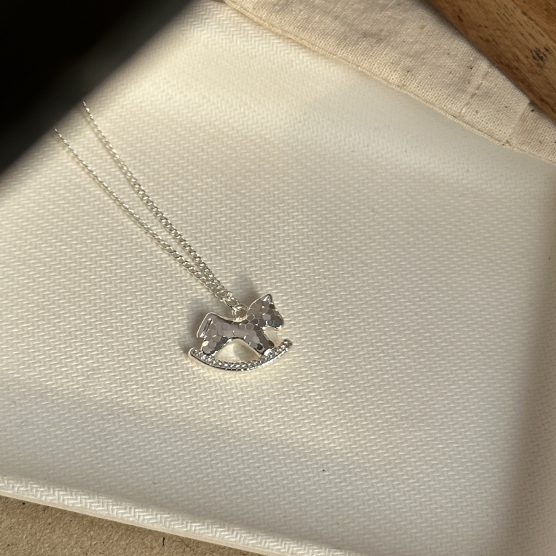 Ogrlica s privjeskom u obliku konja, bakrena, lanac tipa Flash bead chain, lagani luksuzni stil