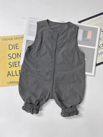 Dječji jumpsuit s karikaturnim printom, pamuk 81–90%, kratkih rukava, unisex.