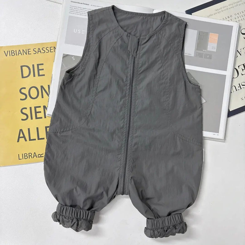 Dječji jumpsuit s karikaturnim printom, pamuk 81–90%, kratkih rukava, unisex.