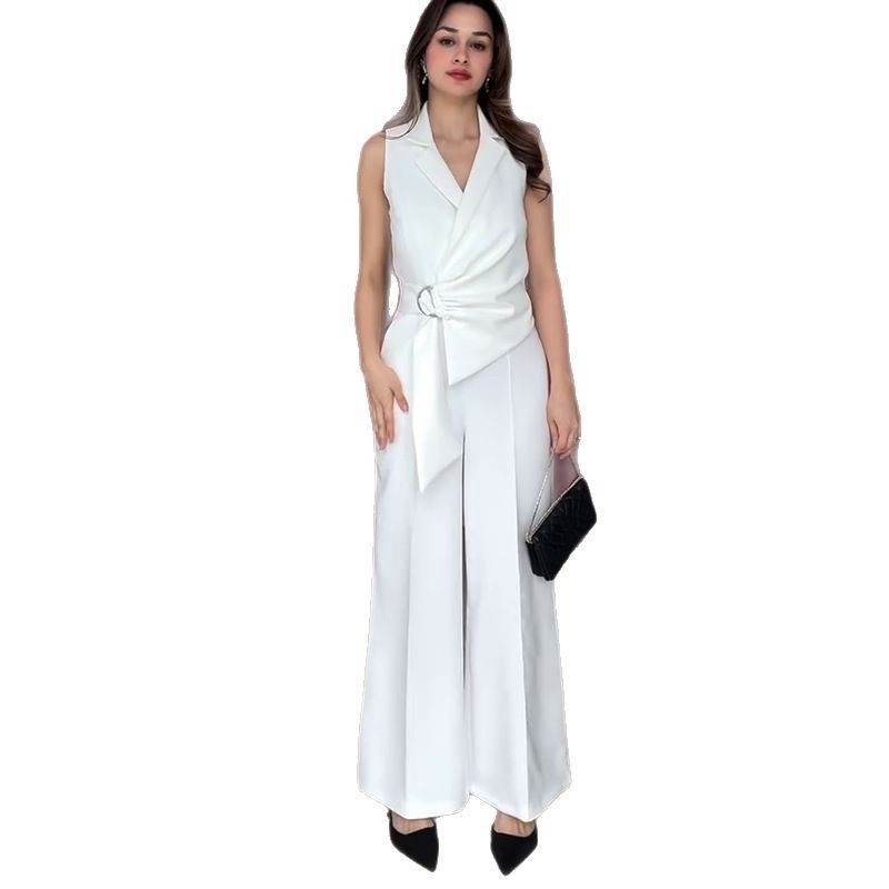 Varrukateta kombinesoon, V-kaelus, kõrge vöökoht, laia lõikega püksid, polüester