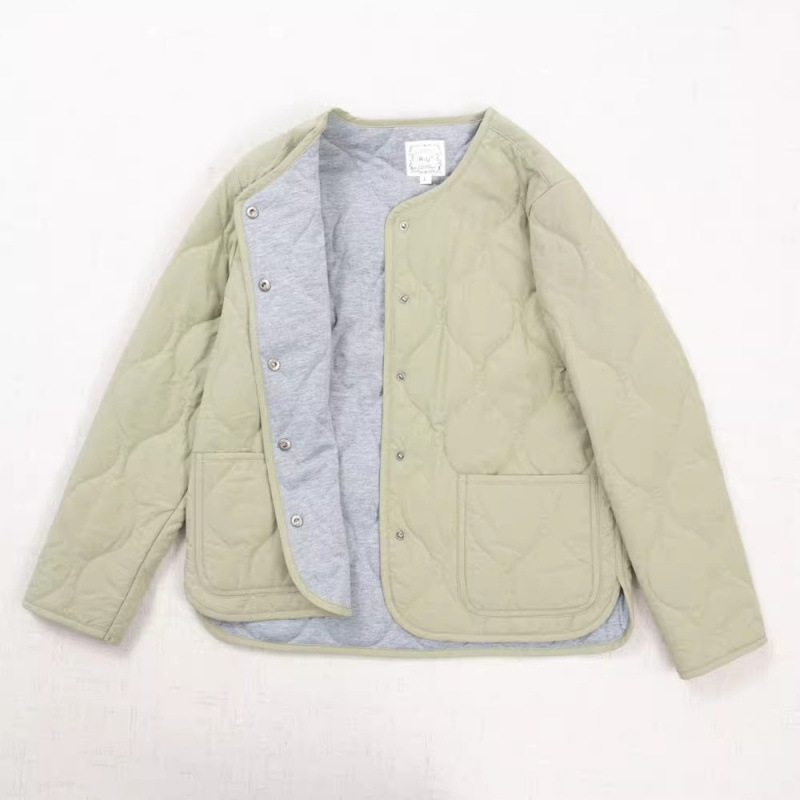 Pamukom punjena jakna s okruglim ovratnikom, dugi rukavi, ultra-tanka, jednodjelno kopčanje, zimska 2025, gradski stil