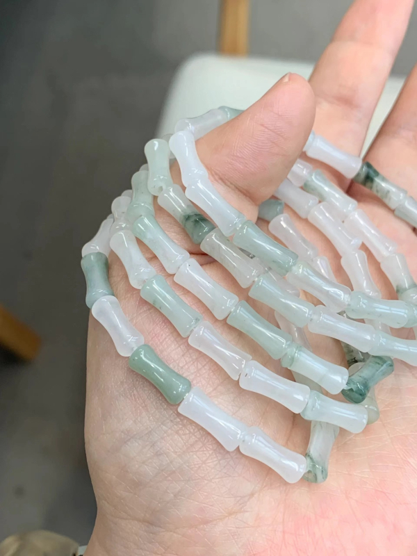 Női jade karkötő — Anyag: Jade; Feldolgozás: Polírozás; Márka: Ming sanxi; Stílus: Etno, Művészi vintage; Kategória: kézhez tartozó kiegészítők