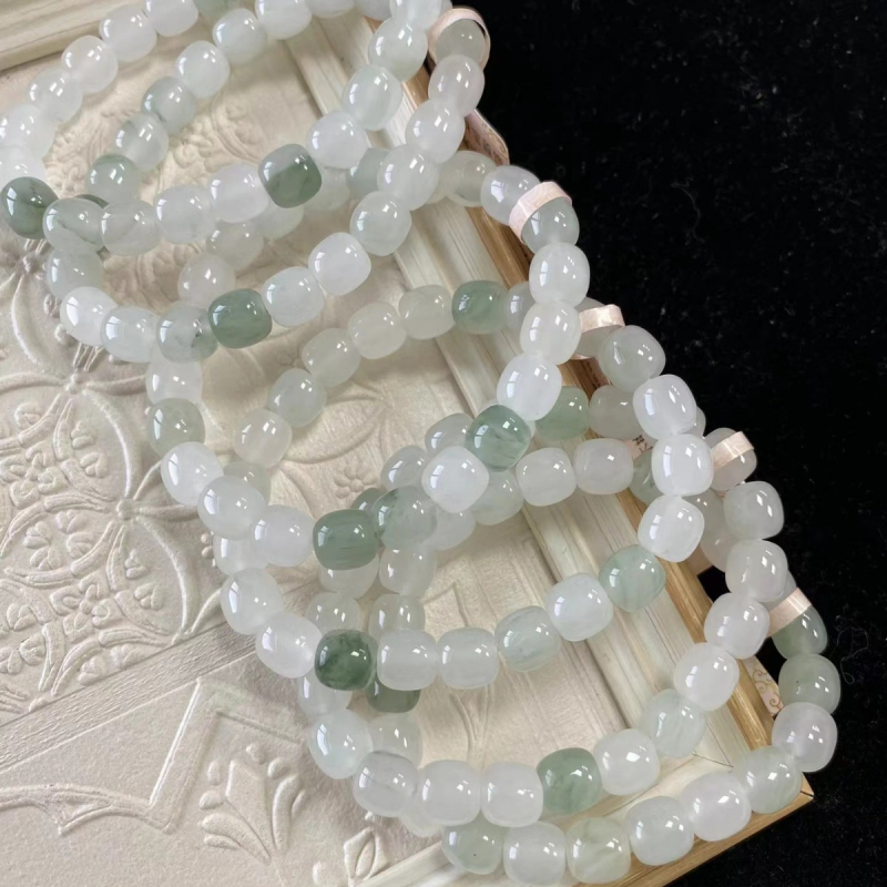 Női jade karkötő — Anyag: Jade; Feldolgozás: Polírozás; Márka: Ming sanxi; Stílus: Etno, Művészi vintage; Kategória: kézhez tartozó kiegészítők