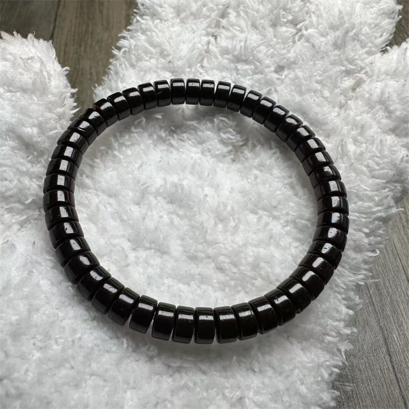 Гривна Bodhi — унисекс ръчно изработено украшение за ръка; Материал: Bodhi; Стил: Унисекс; Тип: Гривна; Пускане: пролет 2025