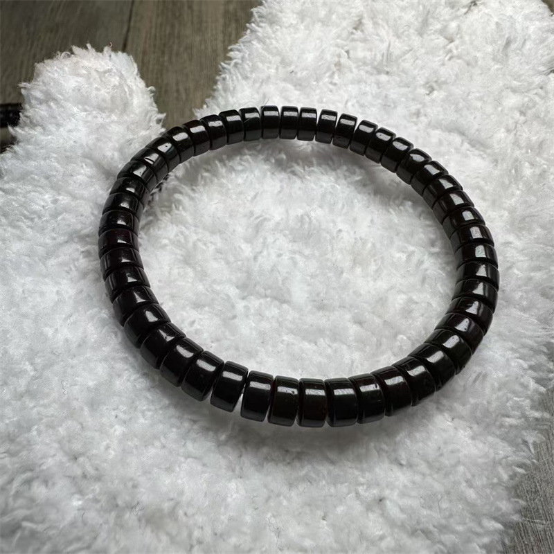 Гривна Bodhi — унисекс ръчно изработено украшение за ръка; Материал: Bodhi; Стил: Унисекс; Тип: Гривна; Пускане: пролет 2025