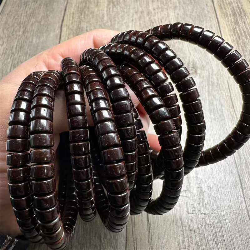 Гривна Bodhi — унисекс ръчно изработено украшение за ръка; Материал: Bodhi; Стил: Унисекс; Тип: Гривна; Пускане: пролет 2025