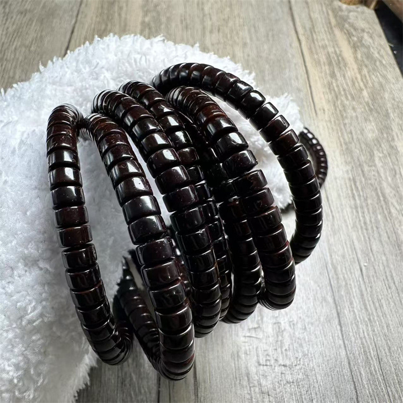 Гривна Bodhi — унисекс ръчно изработено украшение за ръка; Материал: Bodhi; Стил: Унисекс; Тип: Гривна; Пускане: пролет 2025