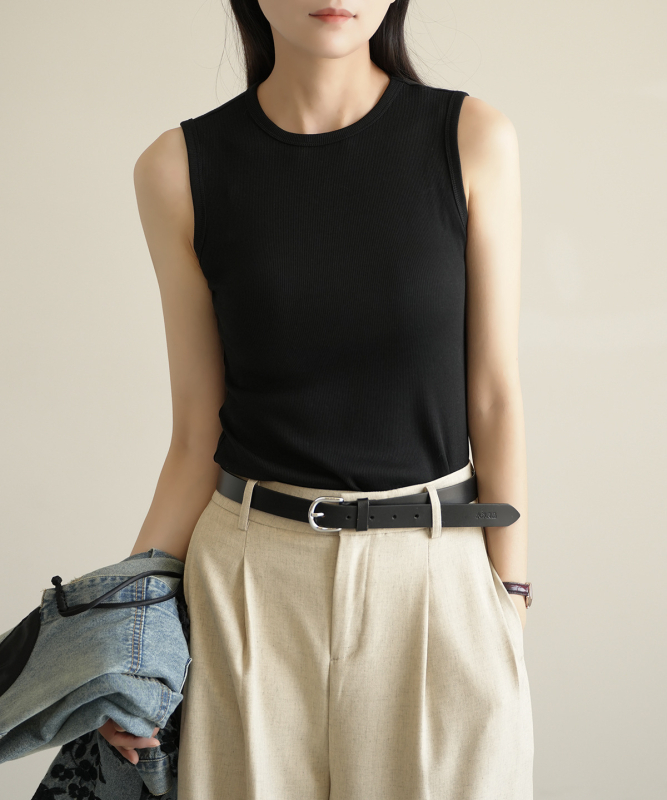 Slim-fit pamučna potkošulja s okruglim izrezom, široke I-oblike naramenice, mikroelastičnost, 90–95% pamuk + <30% spandex, standardna duljina 50–65 cm, ljeto 2025, za odrasle žene