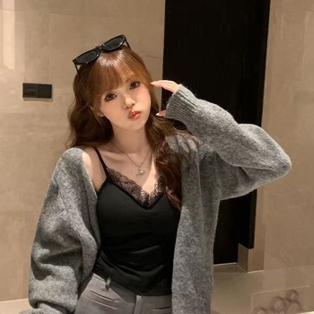 Nėrinių camisole su įdėtu V kaklu ir nugaros detaliu, nailonas vidutinio svorio 161–180 g/m², visoms metų laikams