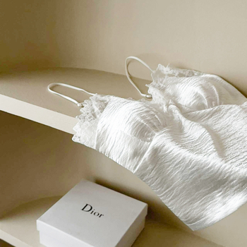 Fujiada topas su petnešomis, V kaklo iškirptė, acetato audinys, 80–90% acetatas, vidutinio svorio