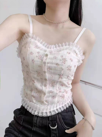 Kratka čipkasta cami s V izrezom, podesive naramenice, cvjetni uzorak, materijal: 70-80% najlon, 20-30% spandeks