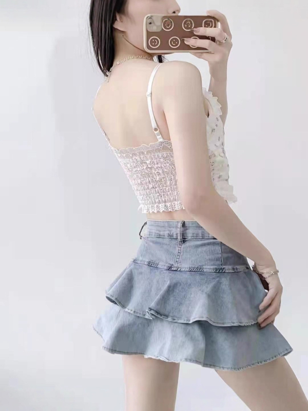 Kratka čipkasta cami s V izrezom, podesive naramenice, cvjetni uzorak, materijal: 70-80% najlon, 20-30% spandeks