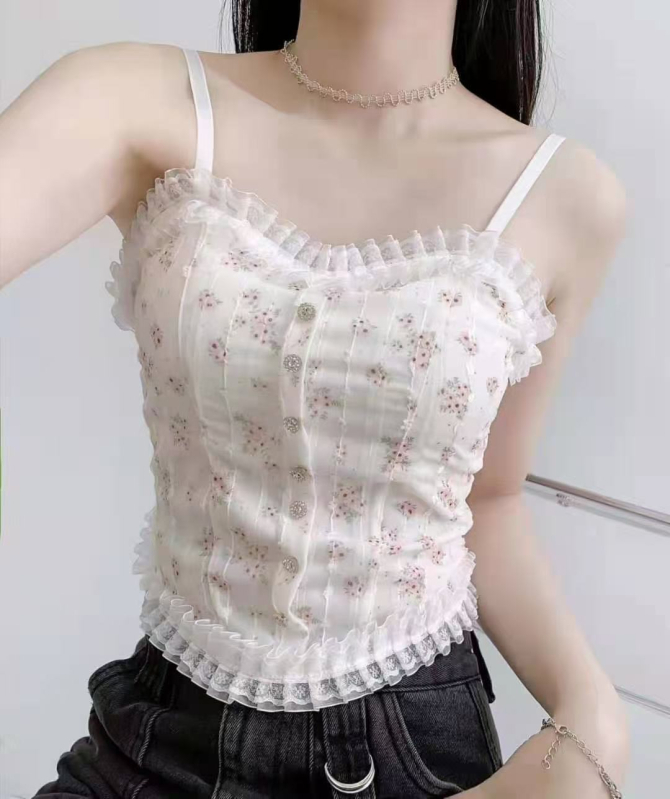 Kratka čipkasta cami s V izrezom, podesive naramenice, cvjetni uzorak, materijal: 70-80% najlon, 20-30% spandeks