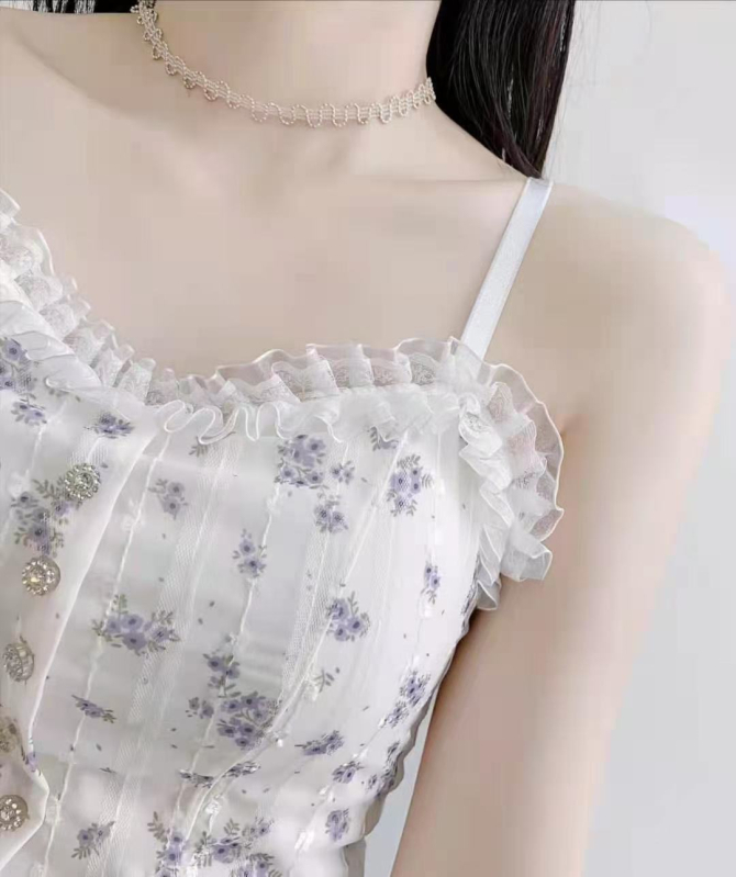 Kratka čipkasta cami s V izrezom, podesive naramenice, cvjetni uzorak, materijal: 70-80% najlon, 20-30% spandeks