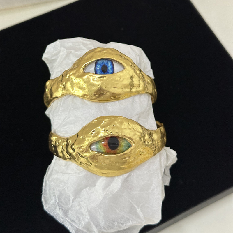 Narukvica od legure, elektroplatiranje, moderan gradski stil, ručni dodaci (Materijal: legura; Obrada: elektroplatiranje; Stil: moderan gradski; Kategorija: ručni dodaci)