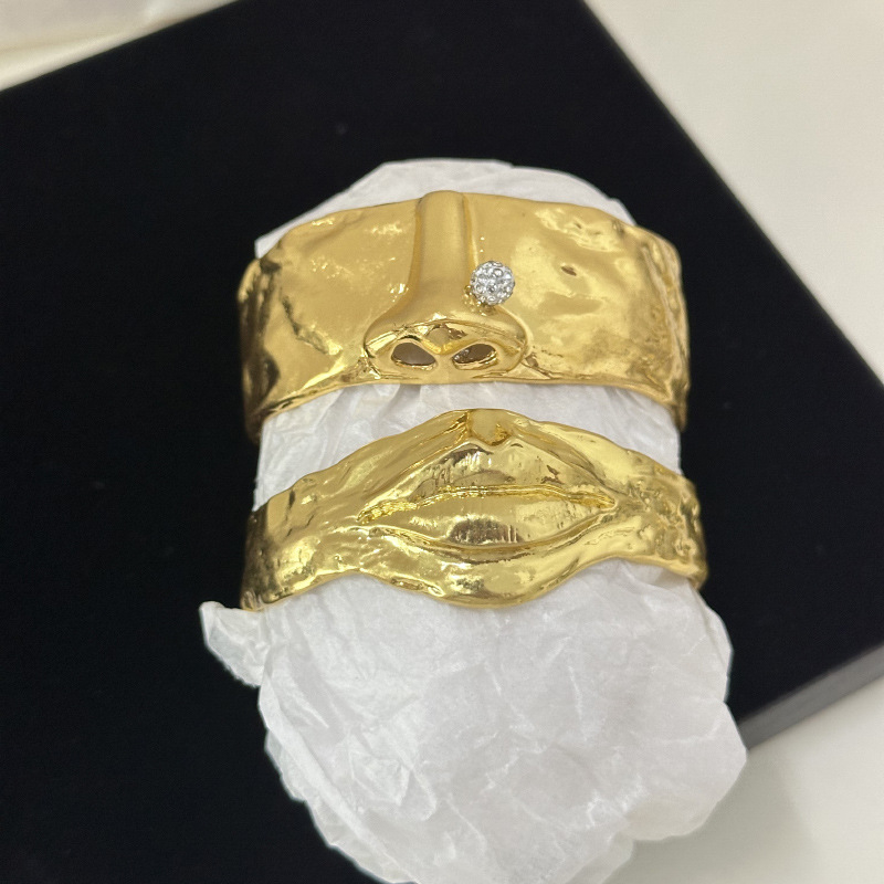 Narukvica od legure, elektroplatiranje, moderan gradski stil, ručni dodaci (Materijal: legura; Obrada: elektroplatiranje; Stil: moderan gradski; Kategorija: ručni dodaci)