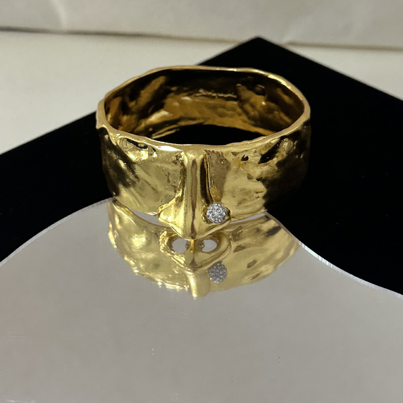 Narukvica od legure, elektroplatiranje, moderan gradski stil, ručni dodaci (Materijal: legura; Obrada: elektroplatiranje; Stil: moderan gradski; Kategorija: ručni dodaci)