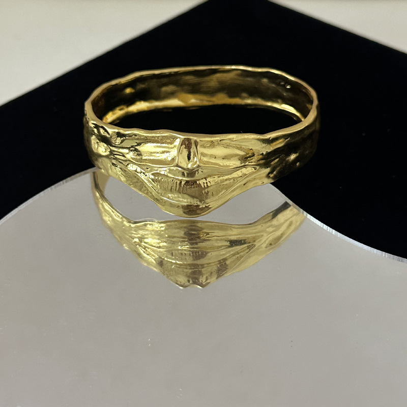 Narukvica od legure, elektroplatiranje, moderan gradski stil, ručni dodaci (Materijal: legura; Obrada: elektroplatiranje; Stil: moderan gradski; Kategorija: ručni dodaci)