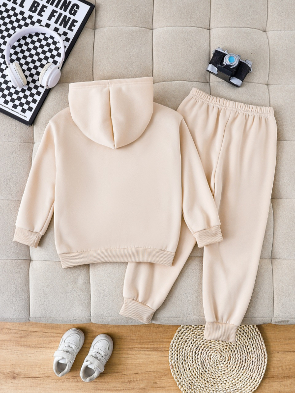 Két darabos gyerekruha szett lányoknak: kapucnis pulóver és nadrág, hosszú ujjak, poliészter anyag, kényelmes stílus, tavasz–ősz