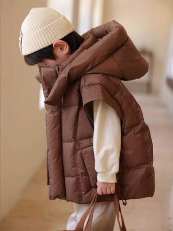 Bērnu kapučas veste ar korejiešu stilu, pildījums no balta pīļu pūka, ārējais materiāls 100% poliesters, rāvējslēdzējs